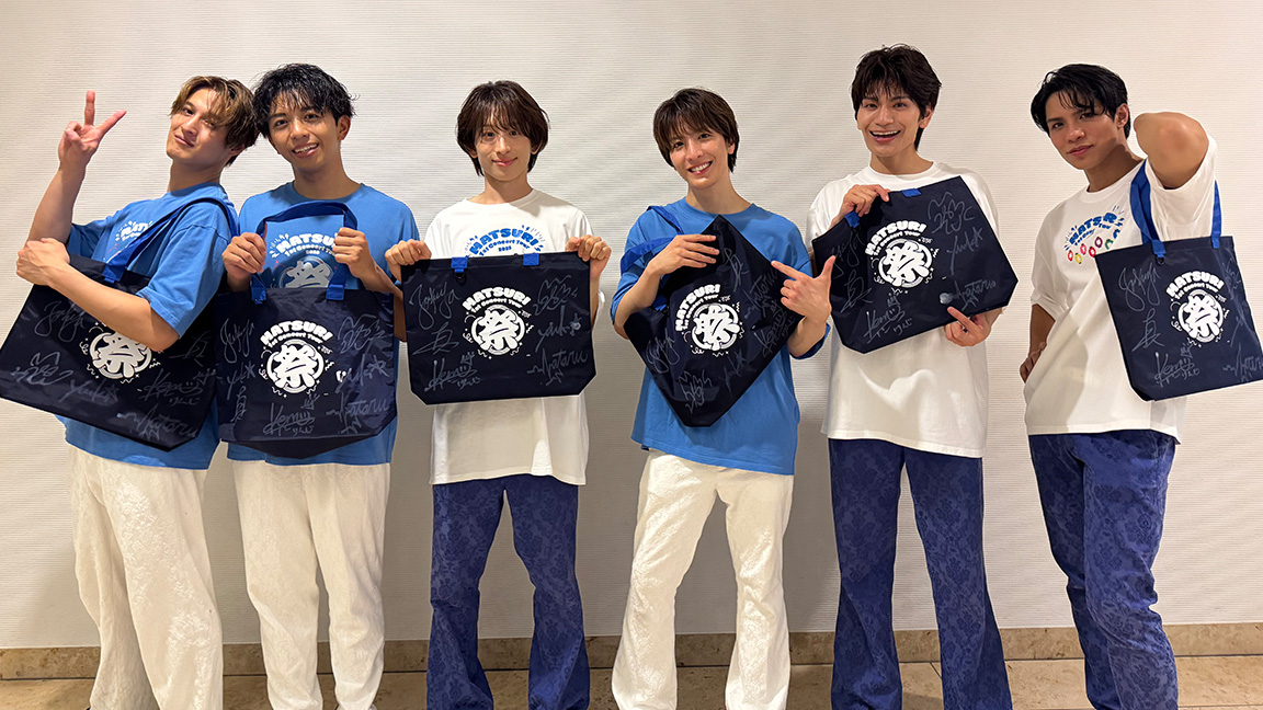 「メンバー全員の直筆サイン入り 1stツアーTシャツ